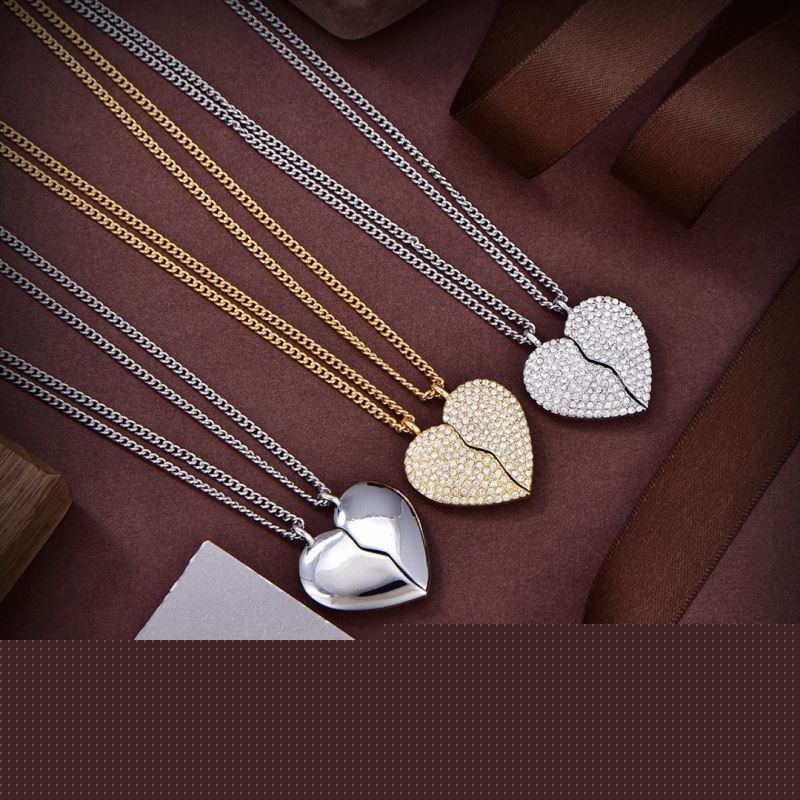 Ba*len*cia*ga necklaces